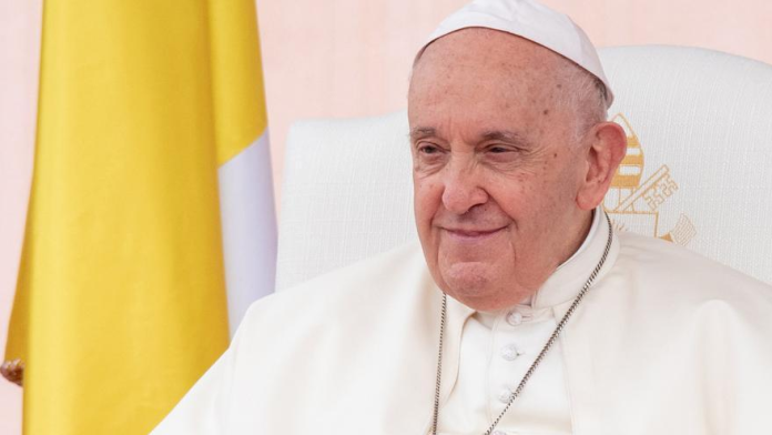 El papa cumple 12 de años de pontificado en hospital y con el futuro de Iglesia en el aire