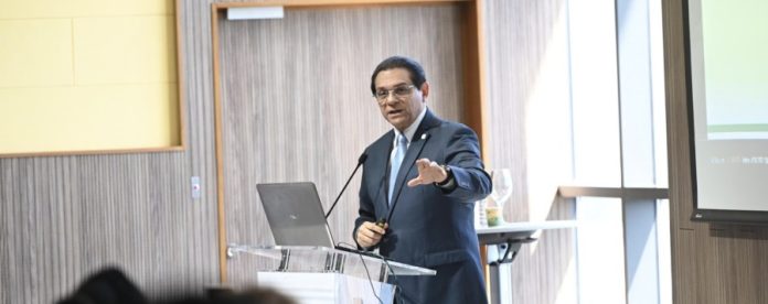 Doctor Daniel Rivera explica una alimentación sana es sinónimo de buena salud