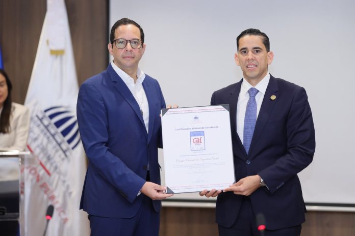 CNSS recibe Certificación al Nivel de Excelencia: Sello CAF +300