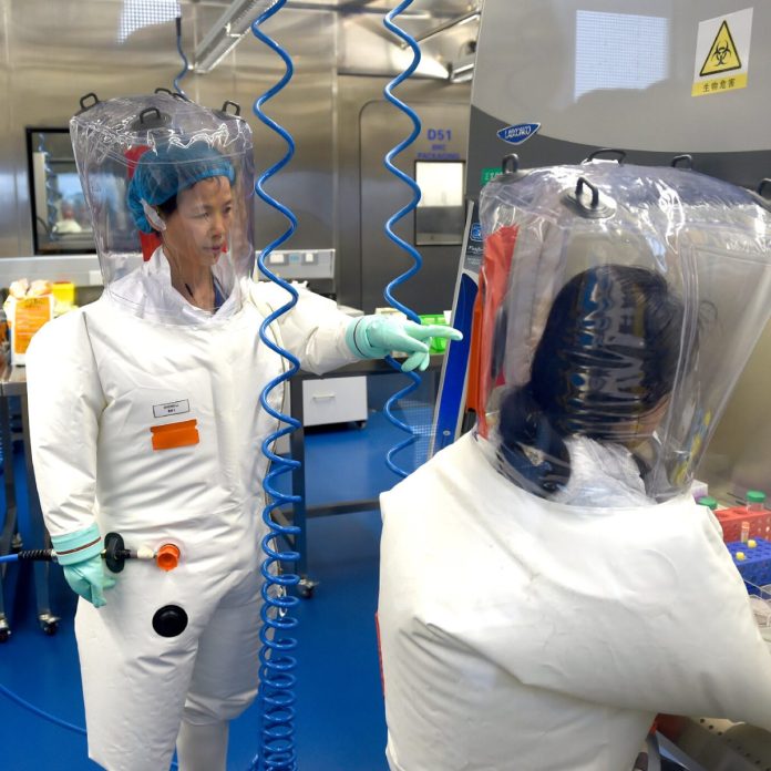 EE.UU mantiene, sin certeza, que es probable que el COVID saliera de un laboratorio chino