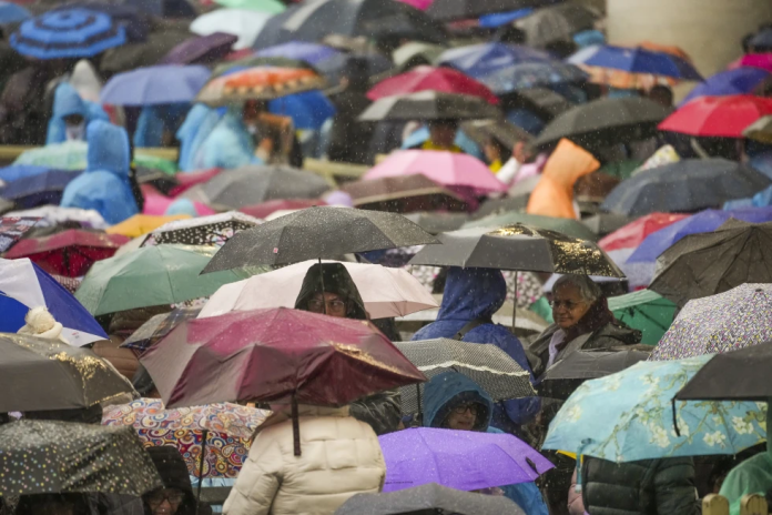 El papa hará su primera aparición pública tras cumplir un mes ingresado en el hospital