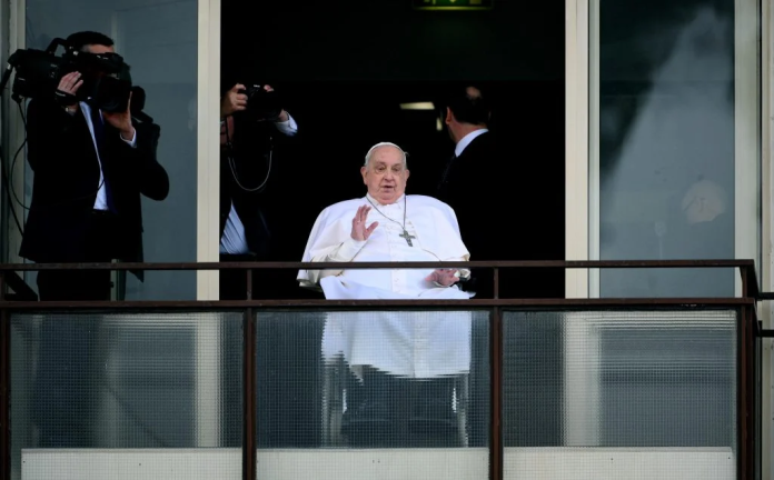 Incertidumbre ante la convalecencia del papa Francisco en el Vaticano
