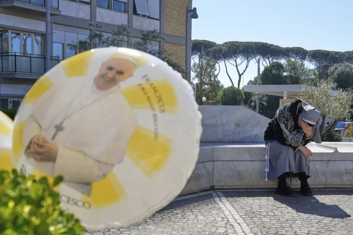 Vaticano: papa Francisco sufre nuevas crisis respiratorias