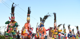 Antes que los haitianos, vinieron los cocolos (caribeños de origen inglés) se adaptaron a nuestras costumbres y nunca nadie los ha discriminado. Los haitianos ilegales en cambio y de abusadores e ingratos, quisieran sacarnos de nuestro país