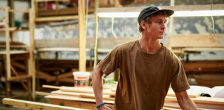 Generación Z VS. IA: por qué los jóvenes confían en sus manos, no en sus diplomas