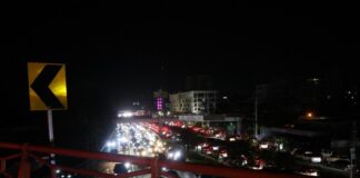 Este martes 11 hubo el primer intento de golpe de Estado empresarial vía aliento de insurrección popular y Abinader se mostró absolutamente incapaz de reaccionar con presteza e imponer consecuencias. El apagón que hubo fue el instrumento. Cada día su caída se acelera