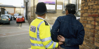 7 hombres violaron durante años a 11 adolescentes en este país europeo