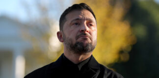 WP: Zelenski pasa por uno de los «momentos más peligrosos» y enfrentará una nueva ronda de presión de EE.UU.