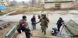 Periodistas rusos muestran Krasnoarmeisk tras liberación