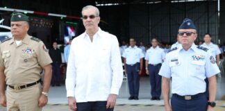 Gobierno y militares. Luis Abinader almuerza con oficiales y soldados de la Armada y Fuerza Aérea