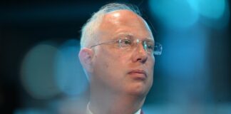 «Por decisiones estúpidas e ilegales»: Enviado del Kremlin explica por qué Europa se está quedando atrás