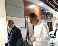 Santiago Hazim llega a la Procuraduría acompañado de su abogado por el caso Senasa en este caso criminal hay familias allegadas al poder político oficial