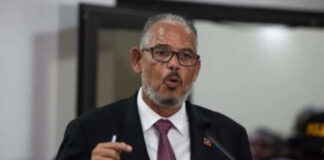 En Haití, su gobierno colectivo pretende destituir a su primer ministro, mientras desde Washington se advierte que no lo deben hacer. ¿Peligro para República Dominicana? Que Marco Rubio el secretario de Estado y con el apoyo de Trump esté creando la base de una futura intervención militar en toda la isla