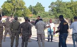 Militares exigen “permiso” para que los dominicanos visiten pueblos fronterizos. Yulay Piña tras retención en la frontera: “¿Por qué necesitamos permiso para entrar a un campo?”