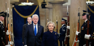 Los Clinton acceden a declarar en el caso Epstein tras meses de resistencia