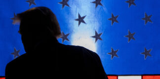 Tucker Carlson: Los estadounidenses no votaron a Trump para que mate al líder supremo de Irán