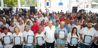 Presidente Abinader entrega 442 títulos de propiedad en Los Alcarrizos