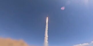 Lanzamiento de una nueva oleada de misiles iraníes contra objetivos militares enemigos