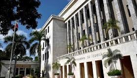 Educación propondrá reglamento para evitar el uso de celulares en horas de clases