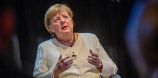 Merkel comenta su posible papel como mediadora entre la UE y Rusia