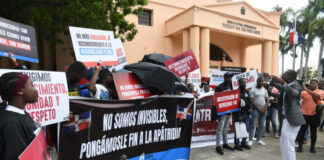 «Si yo no soy dominicano, Abinader tampoco»: Dominicanos de origen haitiano protestan por sus derechos