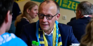 Friedrich Merz dice en un acto público con protestas que no mandaría a sus hijos a EE UU a formarse