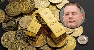 Detienen a un exalto cargo de la CIA con 300 lingotes en oro y varios millones en efectivo en su casa
