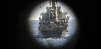 Destructor estadounidense abre fuego contra Irán con misiles Tomahawk