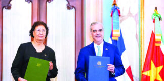 Presidente de República Dominicana firma acuerdo estratégico con la presidenta de la República de Surinam