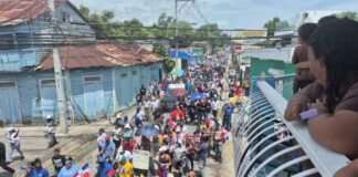 No menos de 10 mil de personas marchan en Barahona en defensa del medioambiente y por obras para el suroeste