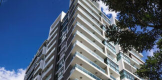 Madre e hijo encontrados sin vida en Piantini fallecieron por monóxido de carbono. Pero autoridades no especifican que lo originó