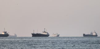 Reportan el paso de petroleros y buques de carga iraníes a través del bloqueo naval de EE.UU.