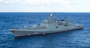 Rusia confirma disparos de advertencia de su buque militar hacia un yate británico