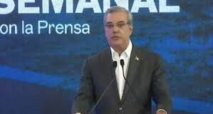 Desde que los directores de los medios tradicionales, la asociación de diarios y el colegio de periodistas, se unieron al gobierno para elaborar una ley represiva contra la libertad de prensa y la puesta en vigor del Código Penal reformado. Abinader cambió de visión y se inició como un déspota redivivo