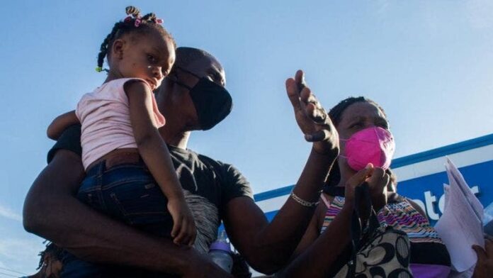 “Salí de Chile, pasé por Perú, Ecuador, Colombia y Panama»: la difícil ruta latinoamericana de los haitianos que lograron ser admitidos en EEUU