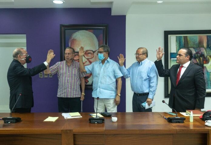 Danilo Medina juramenta a los integrantes del Consejo Consultivo del PLD