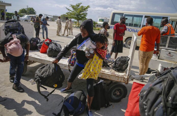 Estados Unidos deporta a 560 haitianos en los dos últimos días