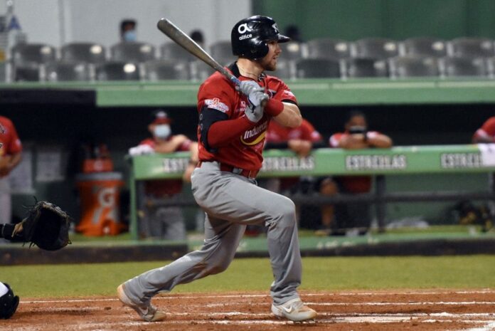 Leones traerán otra vez más al catcher Brett Sullivan