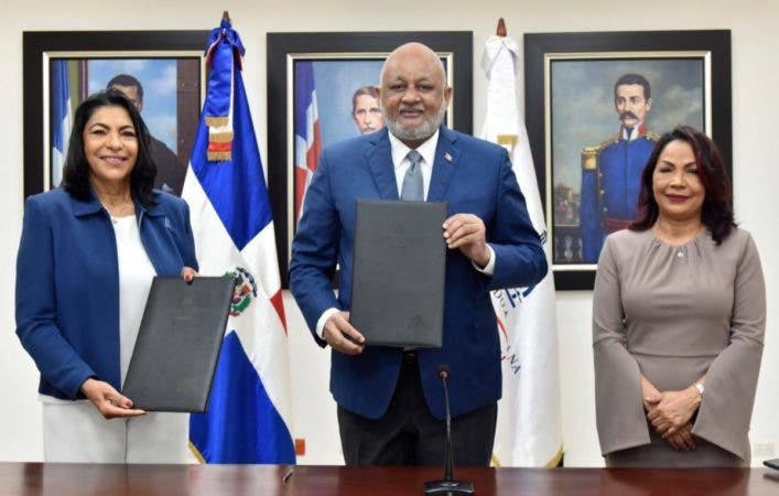 MINERD y el Patronato Nacional de Ciegos firman convenio