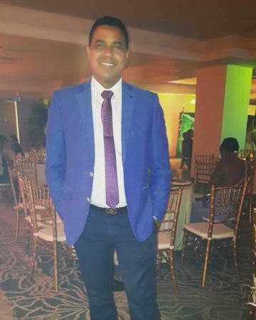 Moises un camarografo con 17 anos de experiencia que necesita