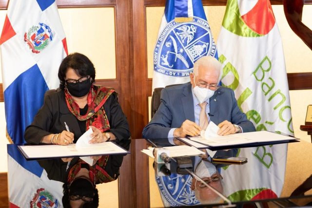 BHD Leon y la UASD firman acuerdo para la formacion