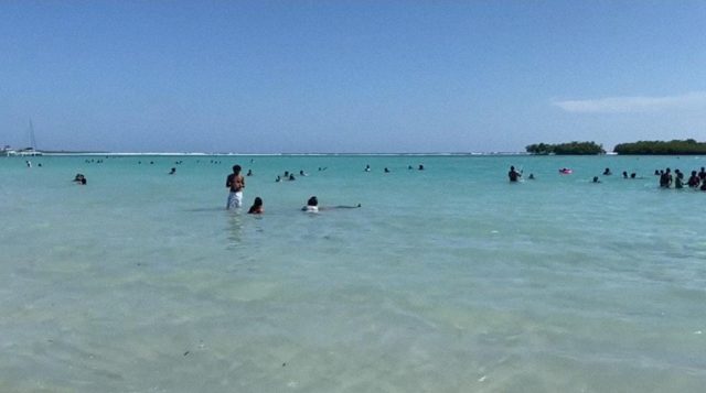 Baja afluencia de bañistas y cuantiosas pérdidas en Boca Chica Baja afluencia de bañistas y cuantiosas pérdidas en Boca Chica