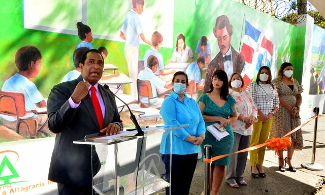 Cooperativa inaugura murales culturales