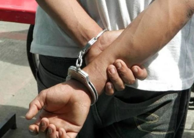 Detienen tres hombres por sustraer más de 3 millones en transacciones Detienen tres hombres por sustraer mas de 3 millones en