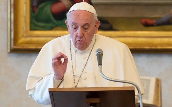 El Papa insta al Sínodo a crear una Iglesia “amiga” e integrar a las mujeres
