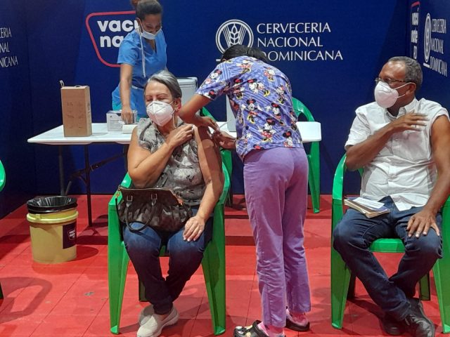 Mas de 400 mil se vacunan en una semana