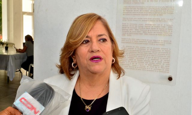 Minerd nombra maestros para llenar 899 plazas