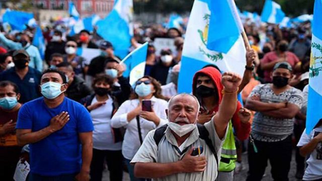 Varios paises de America Latina marchan contra el descubrimiento