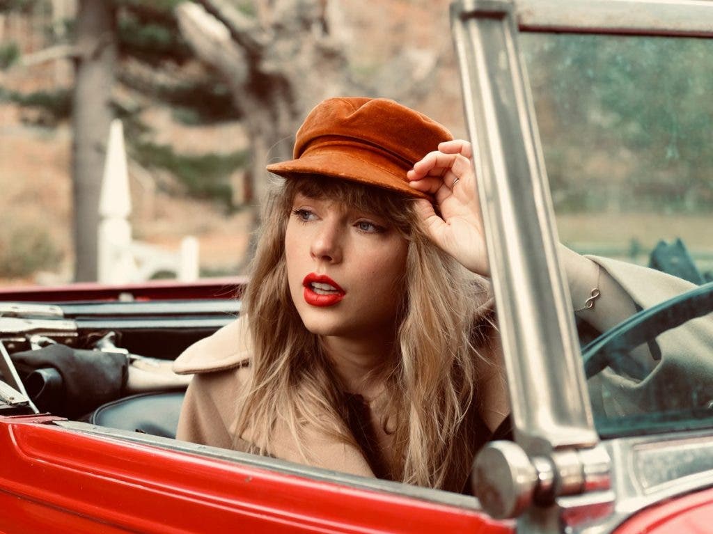  La cantante Taylor Swift publicó este lunes una nueva versión del tema “Christmas Tree Farm”, el éxito navideño que grabó en 2019 