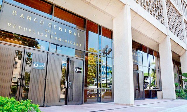 Banco Central deja la tasa de referencia en un 300